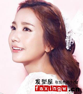 2012時尚浪漫的韓式新娘髮型圖片推薦
