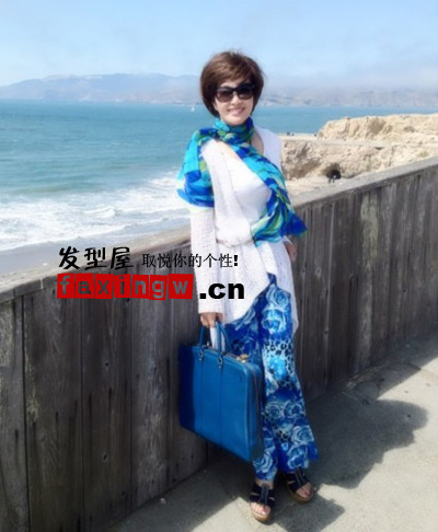 50歲女人值得嘗試 劉曉慶最新氣質短髮髮型圖片