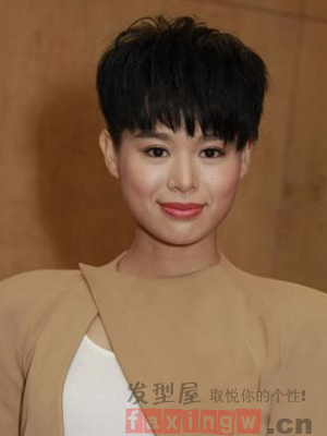 人妻胡杏兒的短髮 還是蠻時尚的