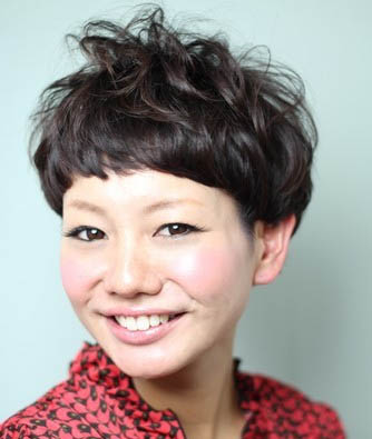 日系女人味短捲髮髮型圖片 柔美個性