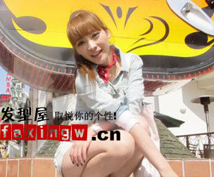 當紅人氣女主播柳岩海灘蘿莉髮型 
