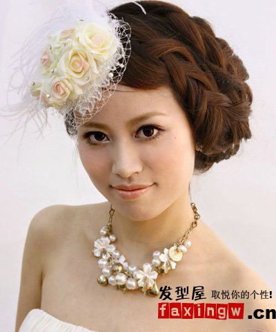 韓式風味麻花辮新娘髮型 做獨特甜美新娘