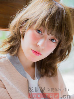 日系女生燙髮髮型 簡單時尚添氣質