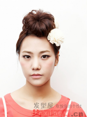 韓式雙花苞頭扎發圖解 時尚個性更吸睛