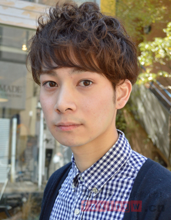 日系男生短髮燙髮髮型 時尚設計帥氣滿分