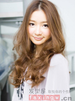 日系女生燙髮髮型 時尚甜美顯氣質