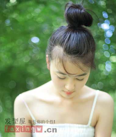 初夏清新丸子頭扎發  甜美清純趕走悶熱