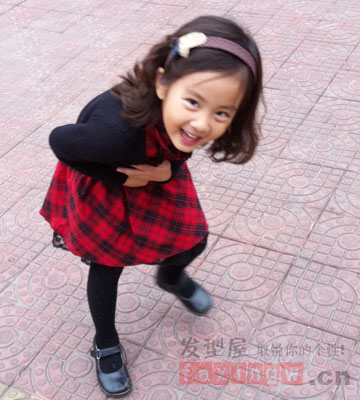 黃磊孫莉女兒多多近照曝光 可愛髮型清純俏皮