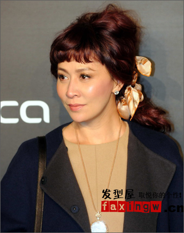 劉嘉玲綁髮帶扎馬尾如少女 懶理“扮嫩”質疑