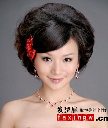 典雅浪漫的中式紅色新娘髮型 