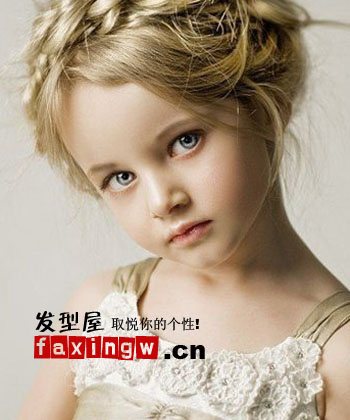 國內外小女孩髮型PK 簡約甜美OR時尚浪漫