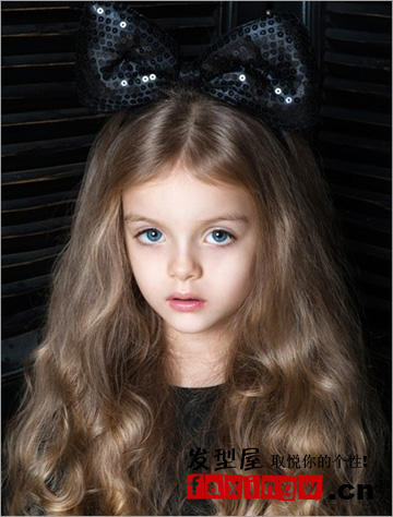 超卡哇伊的芭比髮型 俄系小美女示範可愛髮型
