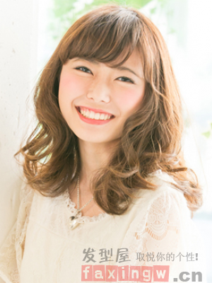 日系女生燙髮髮型設計 甜美百搭顯氣質
