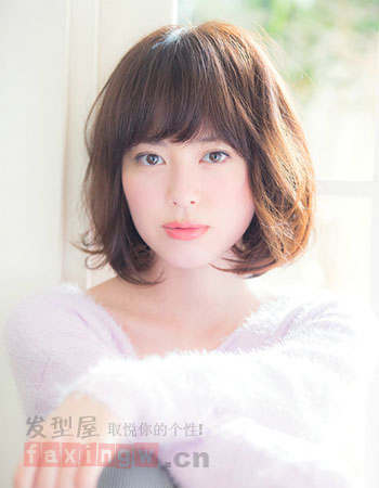 額頭寬適合什麼髮型 齊劉海髮型修顏瘦臉
