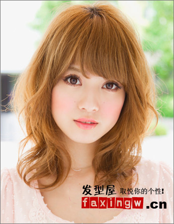 2012流行唯美齊劉海中長捲髮髮型圖片 上演齊肩鎖骨誘惑
