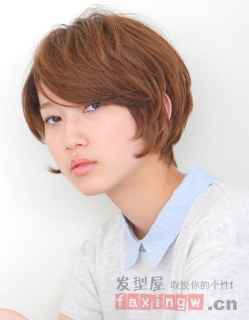 日系女生定位燙短髮 時尚造型清爽吸睛