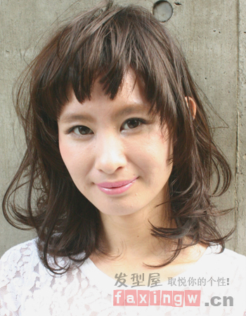 簡單日系女生蓬鬆髮型 時尚修顏盡顯迷人慵懶風