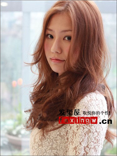 小心機劉海卷度 中分髮型助你甜美升級 