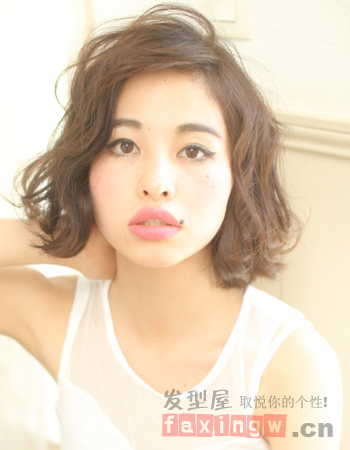 女生露額頭短髮髮型 清爽設計顯帥氣