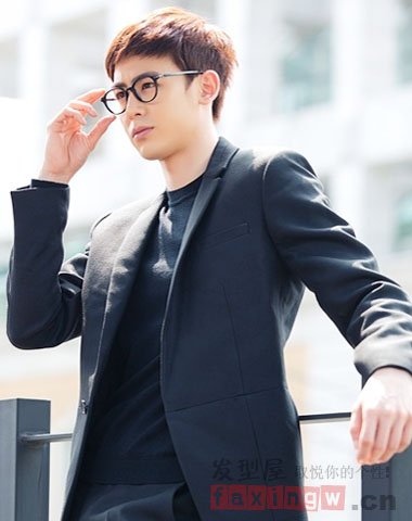 男生戴眼鏡配什麼髮型 2PM尼坤澤演示範眼鏡髮型帥氣搭