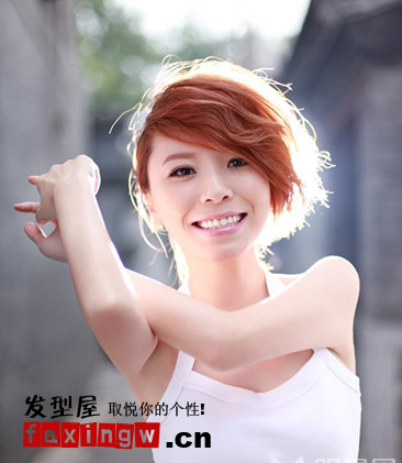 黃雅莉新專輯《年輪》宣傳照 個性潮流橘紅色短捲髮