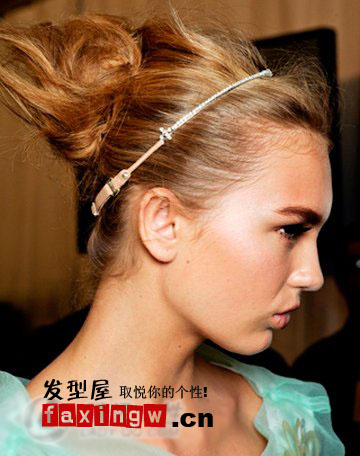2011秋季T台流行露額美女盤發髮型