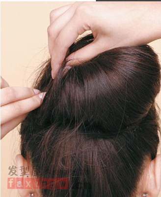 宴會髮型怎么梳 明艷氣質盤發晉升女神