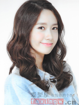 韓國女生冷燙髮型圖片  大波浪捲髮顯嬌嫩