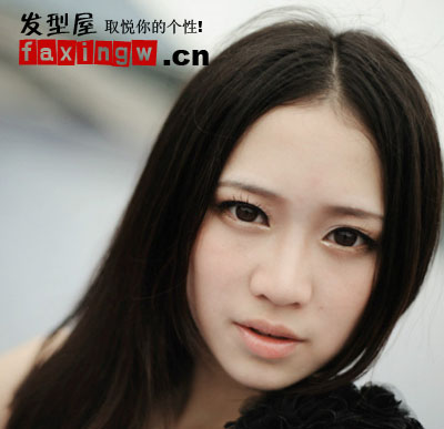 杭州街拍美女步小熙圖片 清純長發髮型顯女生活力