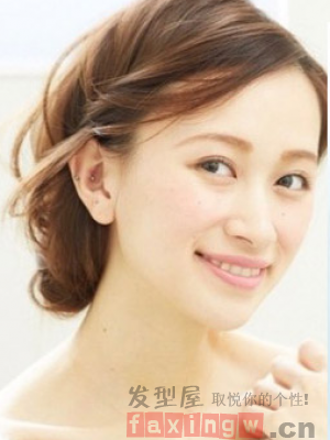 蓬鬆盤發教程圖解 夏季清爽顯氣質