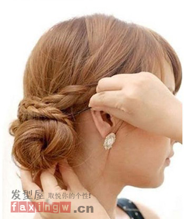 初秋溫婉系盤發造型 散發無限淑女氣質