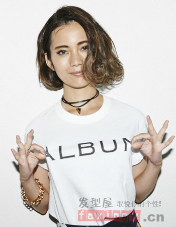 2014時尚氣質捲髮髮型 變身優雅清新女神
