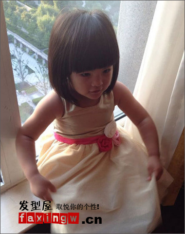 李湘3歲女兒萌照曝光 可愛齊劉海髮型猛賺眼球