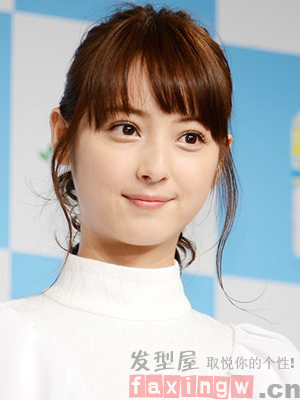 韓國女生冬季扎發   甜美髮型更添溫馨