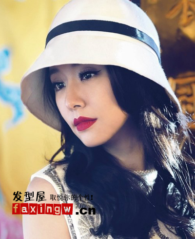 美女老闆林心如優雅寫真捲髮圖片