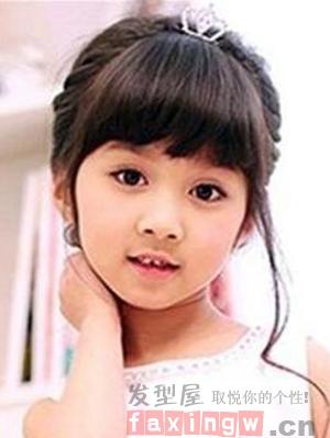 給小孩子扎頭髮的圖片大全
