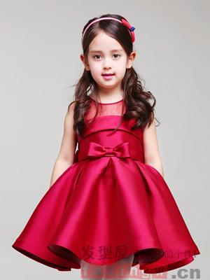 1476499494890710.jpg 兒童鋼琴演出髮型 清新迷人小可愛