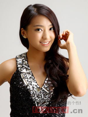 Sistar尹寶拉甜美韓式長發髮型  清純嫵媚氣質百變