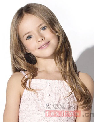 俄羅斯9歲蘿莉模特走紅 金髮碧眼嬌美可愛