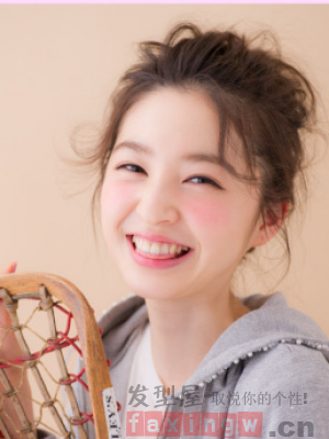 圓臉扎發的造型設計 甜美減齡更清爽