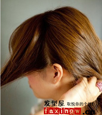簡單6步輕鬆學會 散發女人味中長發髮型扎法 