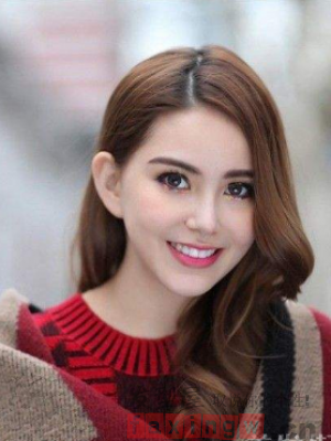 女生側分長劉海燙髮 美出自己