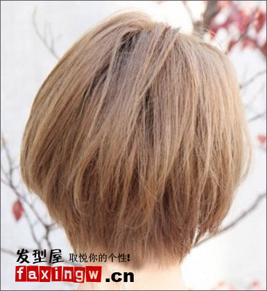 2012冬季精選亞麻色短髮 巧用發色亮膚兼減齡 