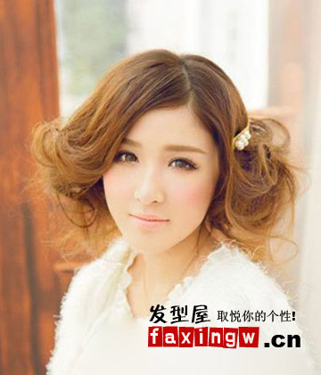 2013韓式女生最流行捲髮髮型圖片 甜美蘿莉時尚過冬