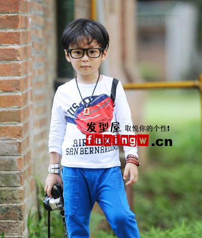 亮眼小男孩髮型秋季變身小潮男出遊