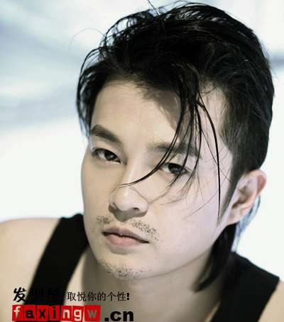 2012林耿賢最新寫真 蓄鬍中長發盡顯男人灑脫本色