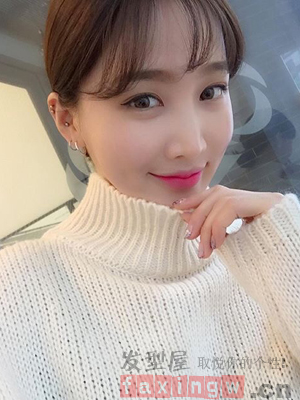韓國女生冬季扎發   甜美髮型更添溫馨