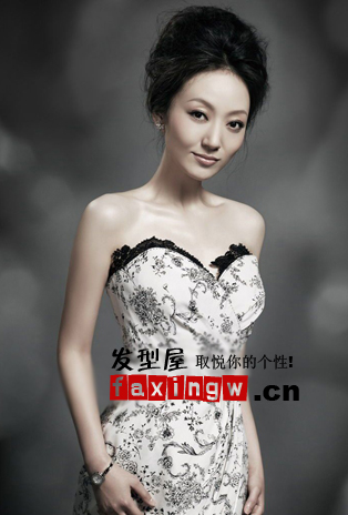 索妮花樣甜美婚紗大片新娘髮型曝光