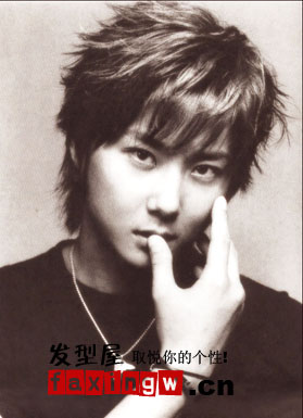 韓國男生中長發髮型圖片