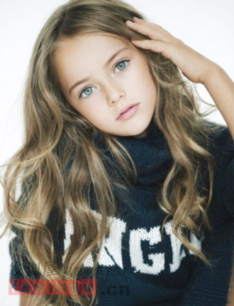 9歲少女成國際超模 吸睛金髮搭出麻豆風範